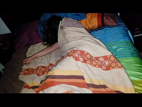 ❤️ Fillastro reprendendo á súa nova madrasta mentres ela dorme. ☑ Vídeo anal na pornografía gl.virtsextor.ru ☑